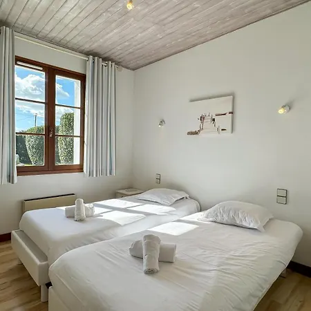 Superbe De Plain Pied Avec Jardin Clos Et Piscine Villa *