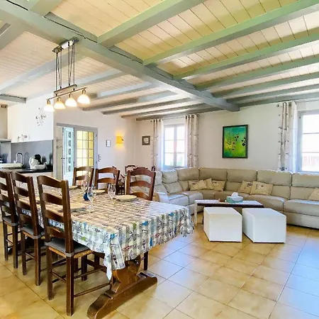 Superbe De Plain Pied Avec Jardin Clos Et Piscine * 르보아플라주앙르