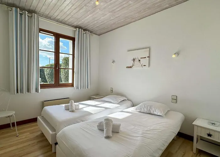 Villa Superbe De Plain Pied Avec Jardin Clos Et Piscine *