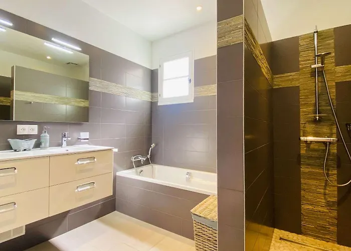 Villa Superbe De Plain Pied Avec Jardin Clos Et Piscine