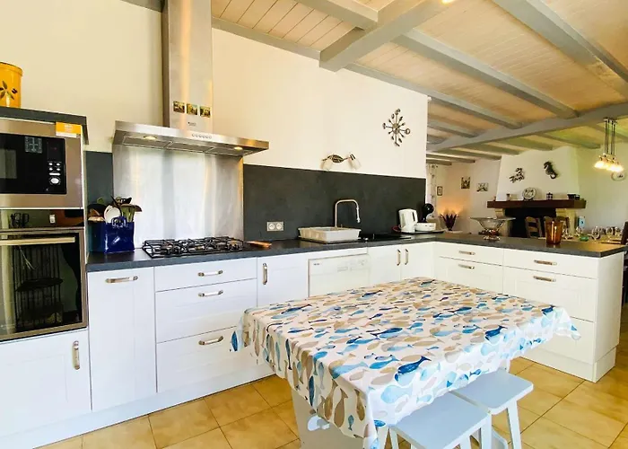 Villa Superbe De Plain Pied Avec Jardin Clos Et Piscine *