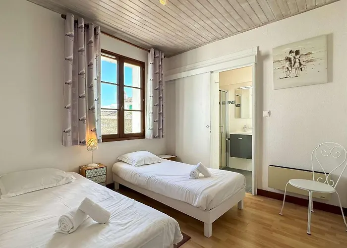 Superbe De Plain Pied Avec Jardin Clos Et Piscine Villa